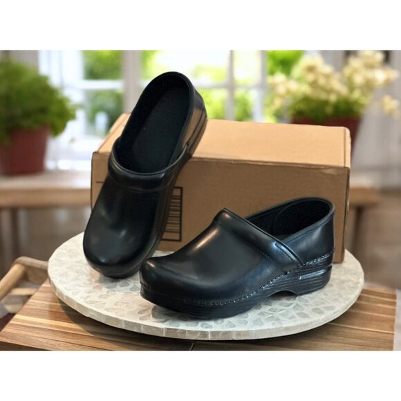 Dansko $149 Professional Cabrio Clogs Black Leather Women’s Size 39 EU / 8.5-9 U - Picture 1 of 14